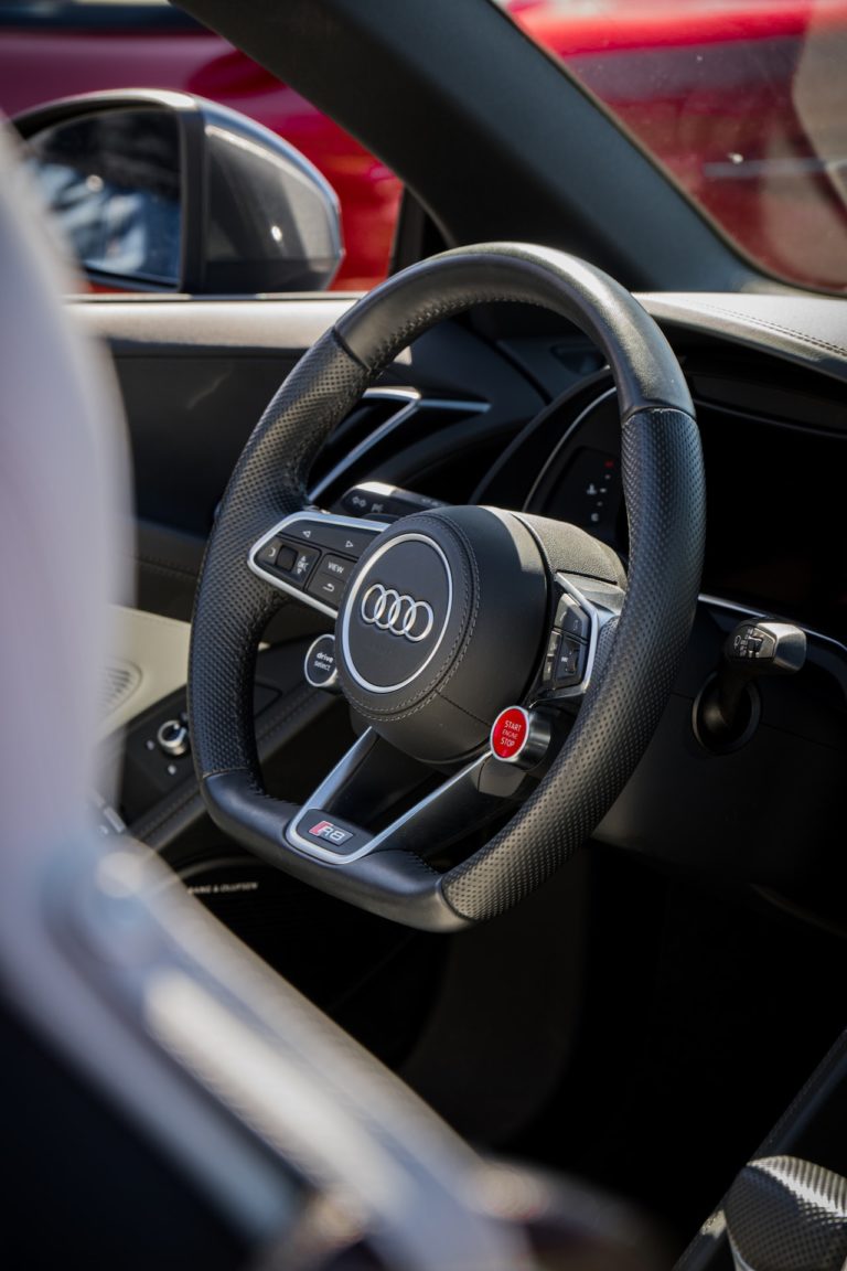 Audi RS4 - Potężny i Luksusowy Samochód z Wysoką Wydajnością